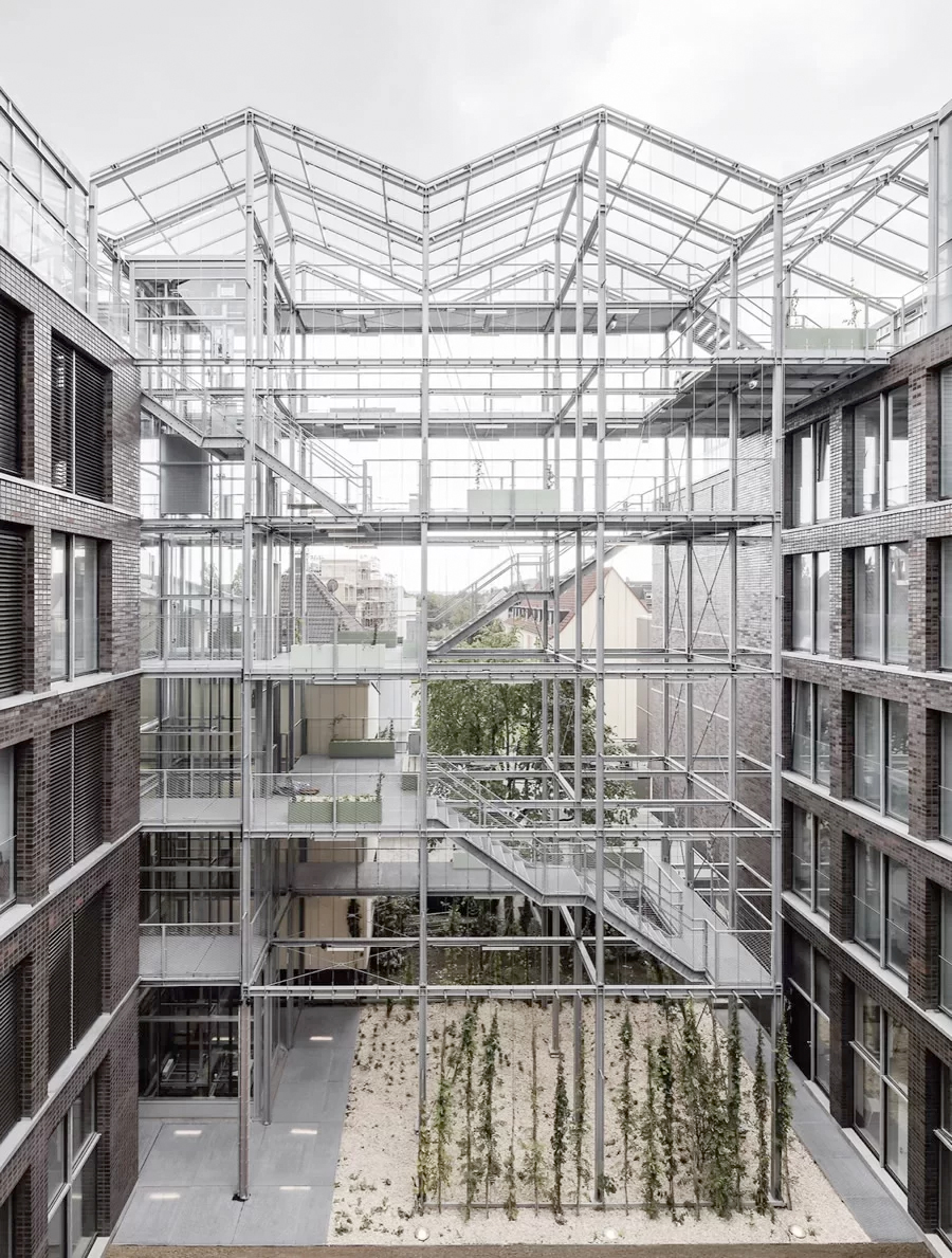 Cadprom Stahl- und Hochbau Projekt: Dachgewächshaus mit einem vertikalen Garten in Oberhausen