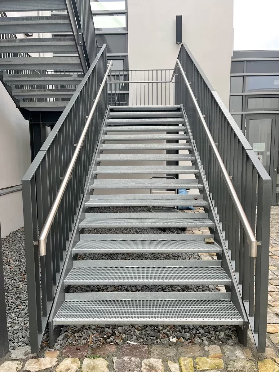 CADPROM Stahl- und Hochbau Projekt: Fluchttreppe, Treppenturm